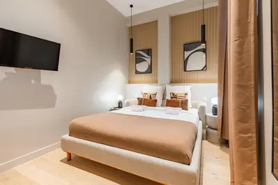 Un ou plusieurs lits dans un hébergement de l'établissement Elegant 3-room air-conditioned apartment in the heart of Paris 10