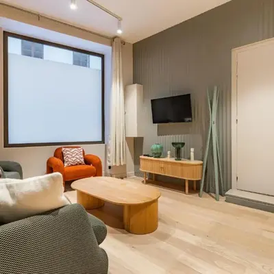Elegant 3-room air-conditioned apartment in the heart of Paris 10