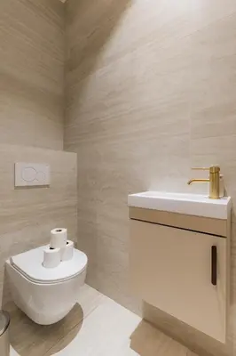 Salle de bains dans l'établissement Large 4-room air-conditioned apartment with patio in Paris