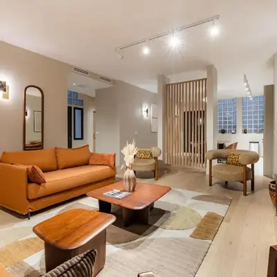 Large 4-room air-conditioned apartment with patio in Paris