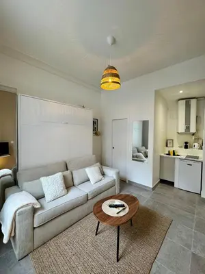 Cuisine ou kitchenette dans l'établissement Charming renovated studio, near Saint-Lazare, Paris