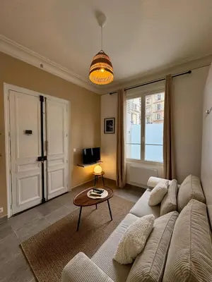 Télévision ou salle de divertissement dans l'établissement Charming renovated studio, near Saint-Lazare, Paris