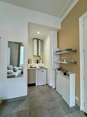 Cuisine ou kitchenette dans l'établissement Charming renovated studio, near Saint-Lazare, Paris