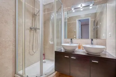 Salle de bains dans l'établissement Spacious apartment near Bercy 2 Shopping Center with Balcony and Free Parking