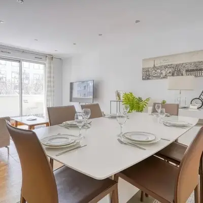 Spacious apartment near Bercy 2 Shopping Center with Balcony and Free Parking