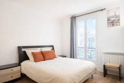 Un ou plusieurs lits dans un hébergement de l'établissement Central & Cosy Parisian Style Apartment