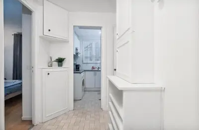 Cuisine ou kitchenette dans l'établissement Central & Cosy Parisian Style Apartment
