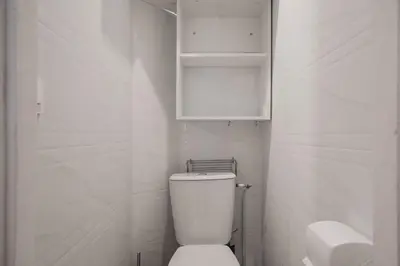 Salle de bains dans l'établissement Central & Cosy Parisian Style Apartment