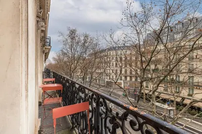 Balcon ou terrasse dans l'établissement Spacious Air-Conditioned Apartment in Paris 8th