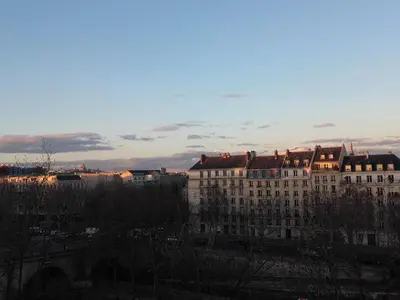 Vue générale sur Paris ou vue de la ville depuis l'appartement