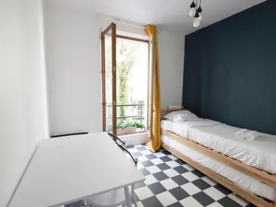 Un ou plusieurs lits dans un hébergement de l'établissement Apartment Zimmer mit Badezimmer by Interhome