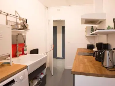 Cuisine ou kitchenette dans l'établissement Apartment Zimmer mit Badezimmer by Interhome