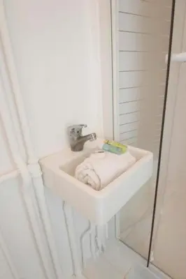 Plan de l'établissement Apartment Zimmer mit Badezimmer by Interhome