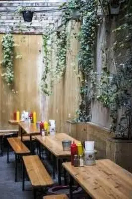 Boissons dans l'établissement Apartment Zimmer mit Badezimmer by Interhome