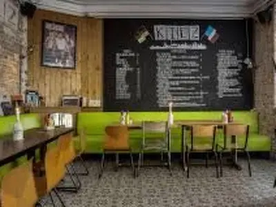 Restaurant ou autre lieu de restauration dans l'établissement Apartment Zimmer mit Badezimmer by Interhome