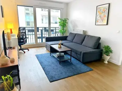 Coin salon dans l'établissement LEnsoleill Levallois Apartment near metro