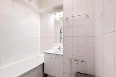 Salle de bains dans l'établissement GuestReady - Comfortable stay in the 19th Arr.