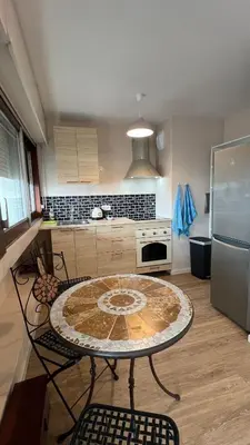 Cuisine ou kitchenette dans l'établissement A warm breathing cozy appartment