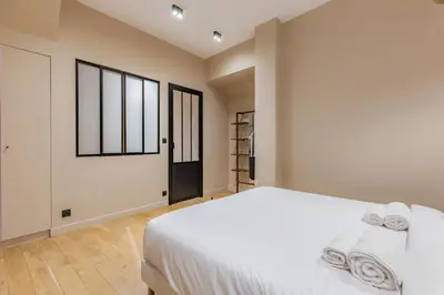 Un ou plusieurs lits dans un hébergement de l'établissement Exceptional triplex with 6 bedrooms & air conditioning