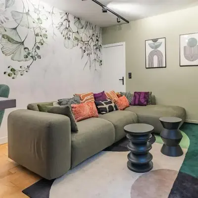 Exceptional triplex with 6 bedrooms & air conditioning
