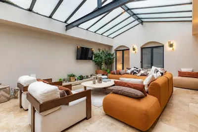 Coin salon dans l'établissement Luxury Grand Air-conditioned Apartment in the Heart of Paris