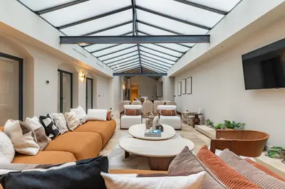 Coin salon dans l'établissement Luxury Grand Air-conditioned Apartment in the Heart of Paris