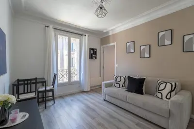 Coin salon dans l'établissement Paris Voltaire
