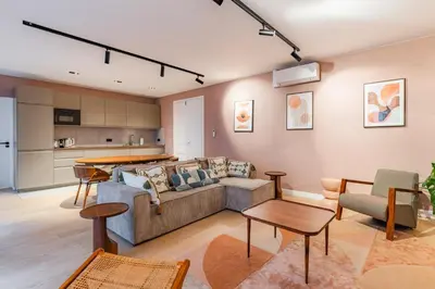 Cuisine ou kitchenette dans l'établissement Chic 3-room air-conditioned apartment in the heart of the Marais