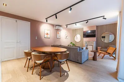 Coin salon dans l'établissement Chic 3-room air-conditioned apartment in the heart of the Marais