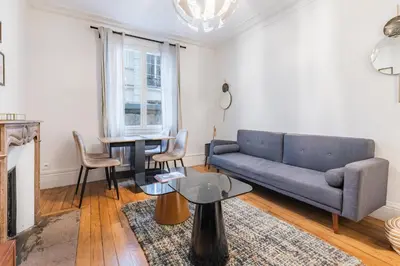 Coin salon dans l'établissement Beautiful air-conditioned apartment in the heart of the Marais