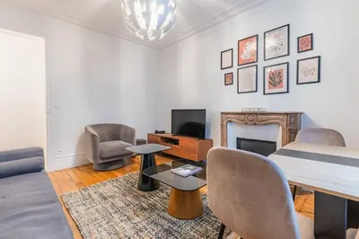Coin salon dans l'établissement Beautiful air-conditioned apartment in the heart of the Marais
