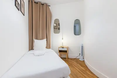 Un ou plusieurs lits dans un hébergement de l'établissement Beautiful air-conditioned apartment in the heart of the Marais