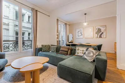 Coin salon dans l'établissement Chic & Centra 2 Bedrooms in the Heart of Le Marais