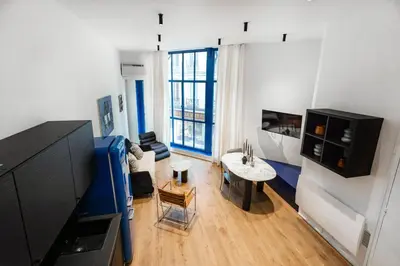 Télévision ou salle de divertissement dans l'établissement NoChichi Collections - Loft atypique Sentier