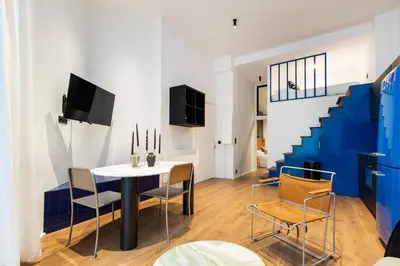 Télévision ou salle de divertissement dans l'établissement NoChichi Collections - Loft atypique Sentier