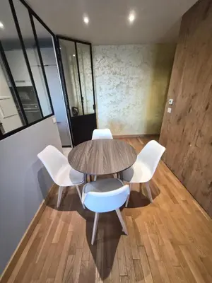 Coin salon dans l'établissement Appartement cosy à Courbevoie