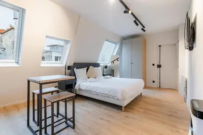 Un ou plusieurs lits dans un hébergement de l'établissement Cozy & Fully Equipped Studio in the Heart of Paris