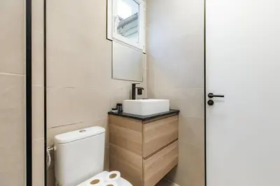 Salle de bains dans l'établissement Studio Lumineux au Cœur de Paris Centre