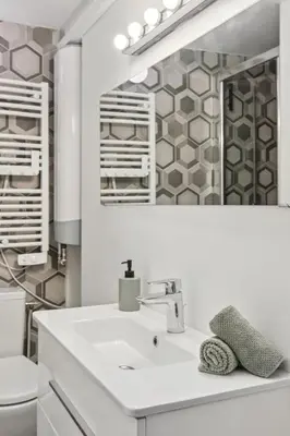 Salle de bains dans l'établissement BnBNova - Jardin des Tuileries & Louvre