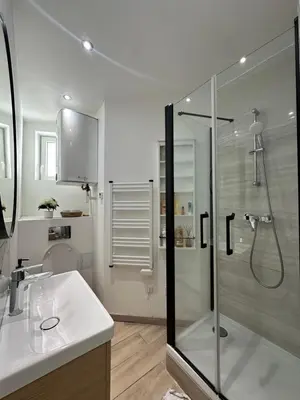 Salle de bains dans l'établissement Comfortable 64 m2 Apt near Stade de France Self Check in