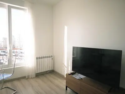 Télévision ou salle de divertissement dans l'établissement Comfortable 64 m2 Apt near Stade de France Self Check in