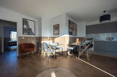 Cuisine ou kitchenette dans l'établissement Suite Luxe and Design, Métro L4 à 3 min, Paris Direct