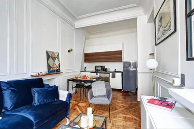 Cuisine ou kitchenette dans l'établissement BnBNova - Heart of Le Marais