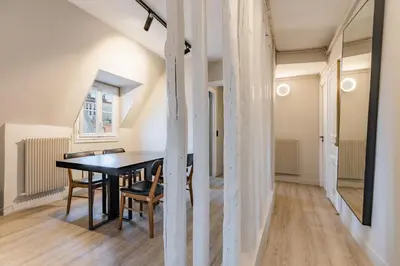 Plan de l'établissement Escapade Parisienne au Cœur d'un Quartier Mythique