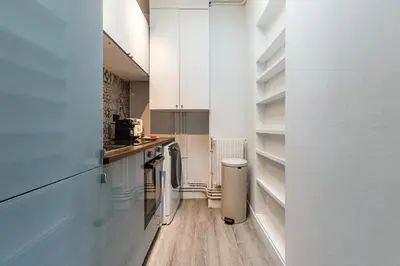 Cuisine ou kitchenette dans l'établissement Escapade Parisienne au Cœur d'un Quartier Mythique