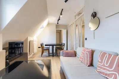 Coin salon dans l'établissement Escapade Parisienne au Cœur d'un Quartier Mythique