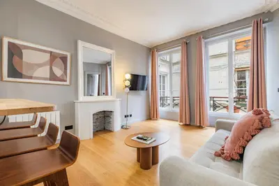 Coin salon dans l'établissement Escapade de Charme au Cœur du Paris Historique