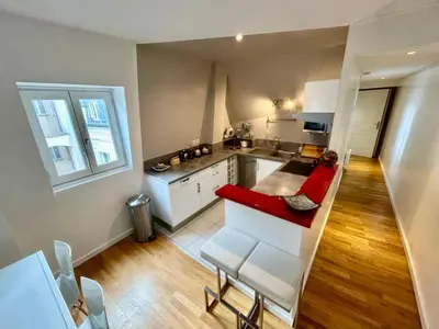 Cuisine ou kitchenette dans l'établissement Galeries Lafayette, Opéra, élégant 2 pièces au calme