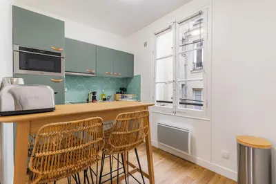 Cuisine ou kitchenette dans l'établissement Cosy & Central Votre Cocon au Cœur de Paris