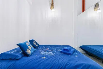 Un ou plusieurs lits dans un hébergement de l'établissement Gaston de St-Paul - Alma Marceau 2ch by B'Your Home